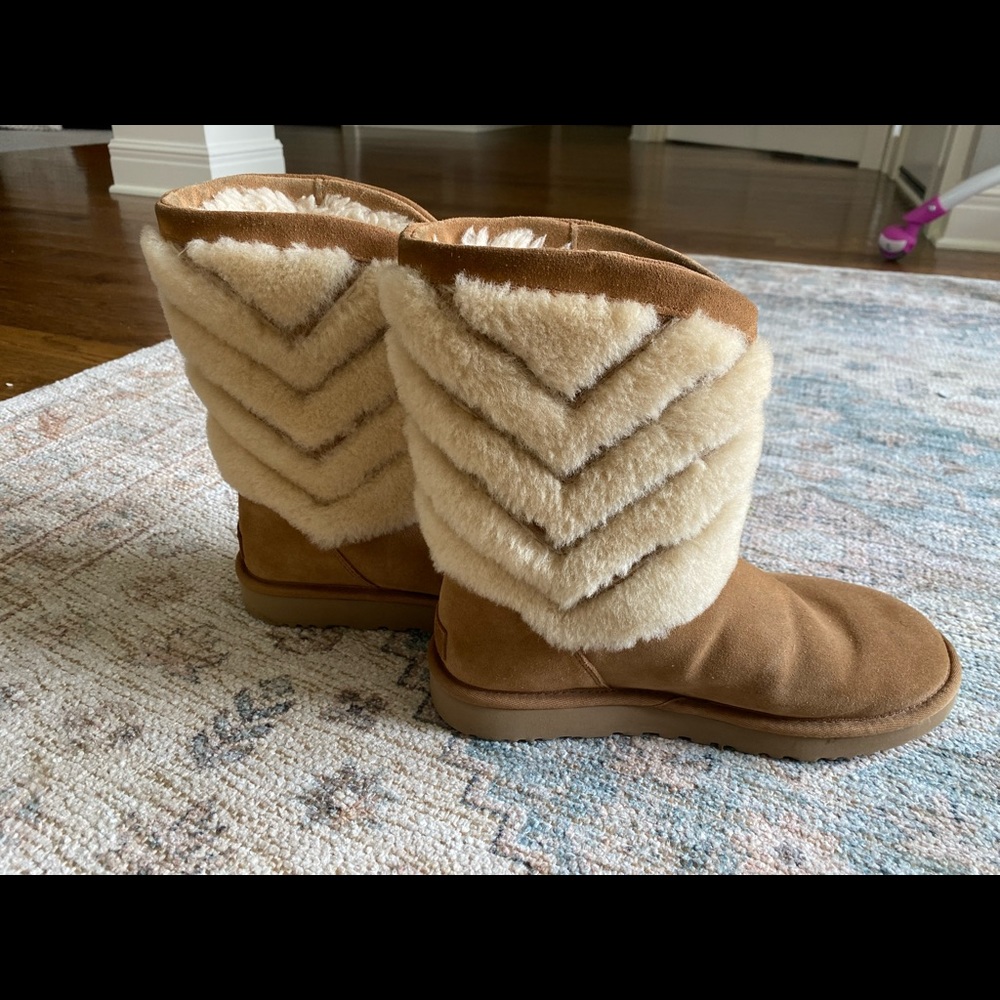 UGG Tania Chevron Mid Calf Boots Size 9